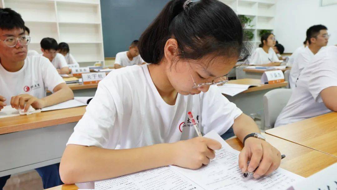 优状元高中接收中考落榜生留级生中专生封闭集训保提分可办学籍