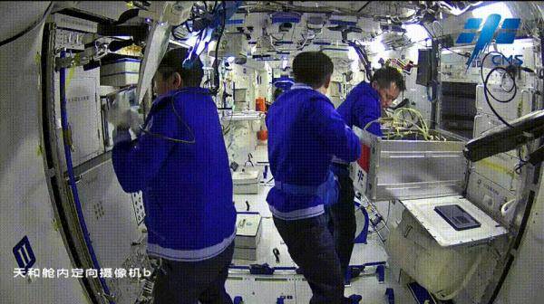 日记|航天员出差日记更新啦！他他他，还有它！