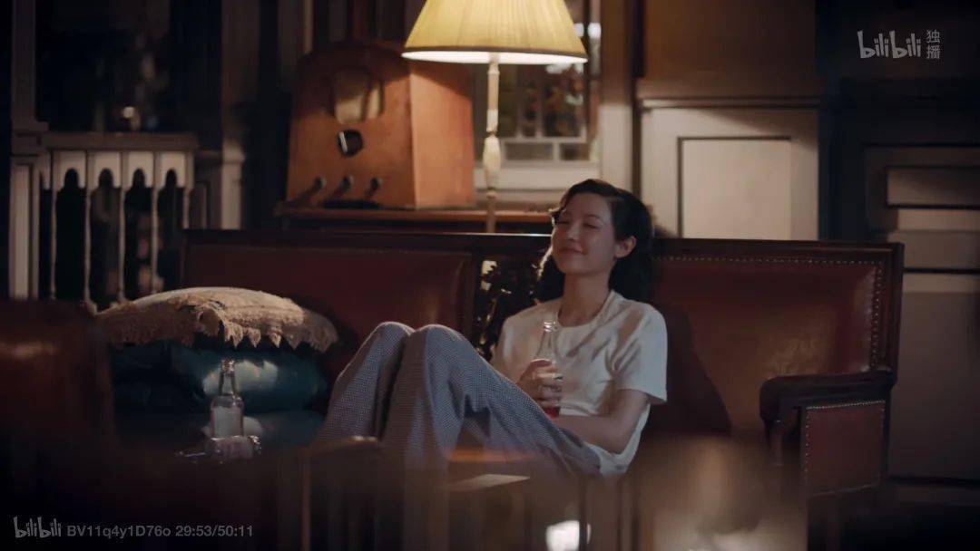 发型|《双镜》：假民国真塑料