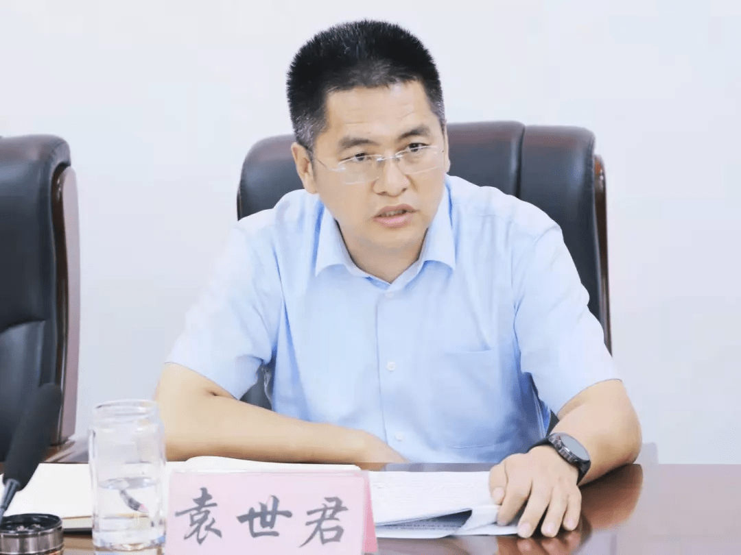 8月17日下午,盖州市委副书记,代市长袁世君主持召开盘活存量闲置资源