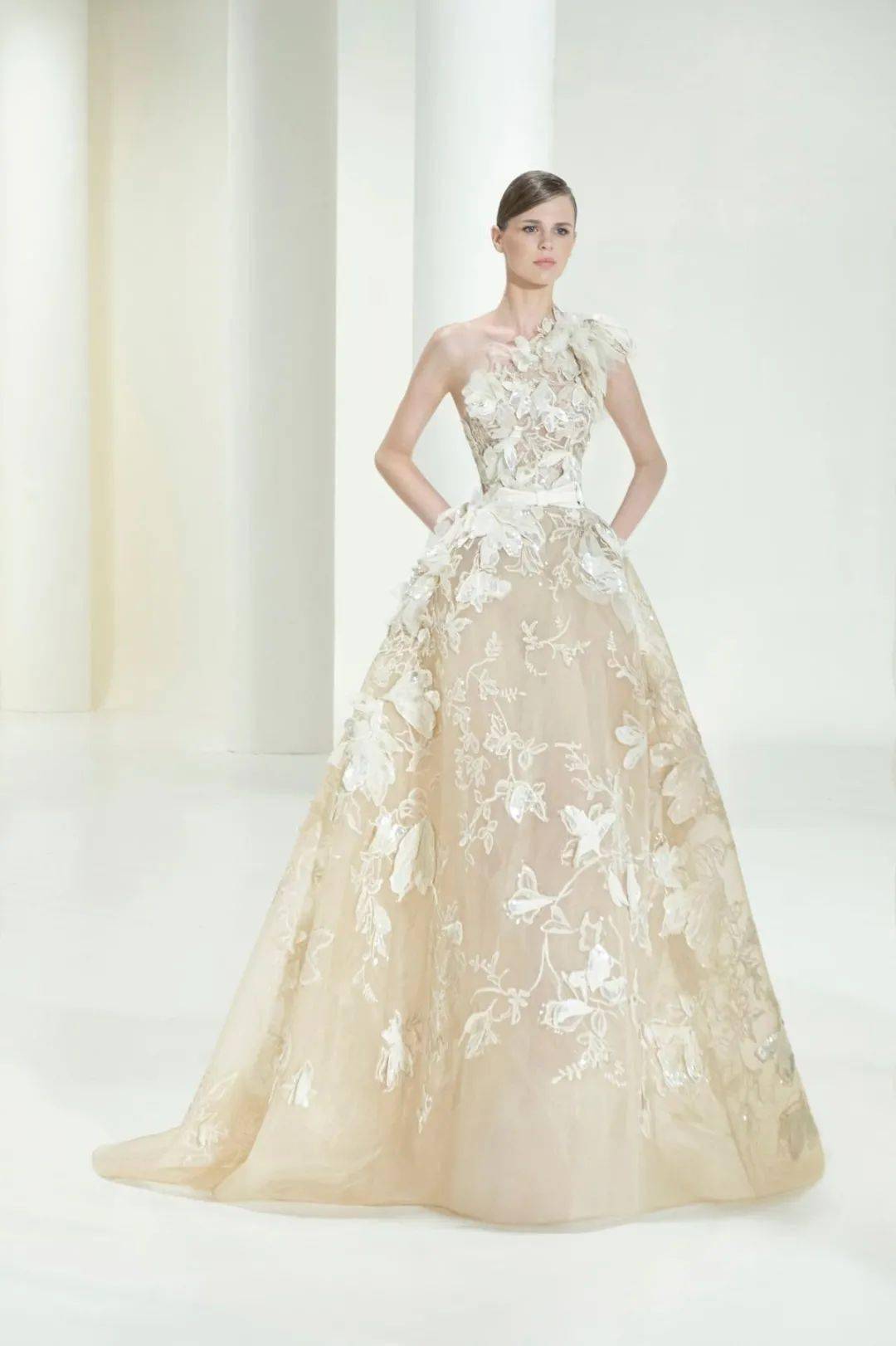 elie saab (艾丽.萨博) 2021秋冬高定系列!_外观