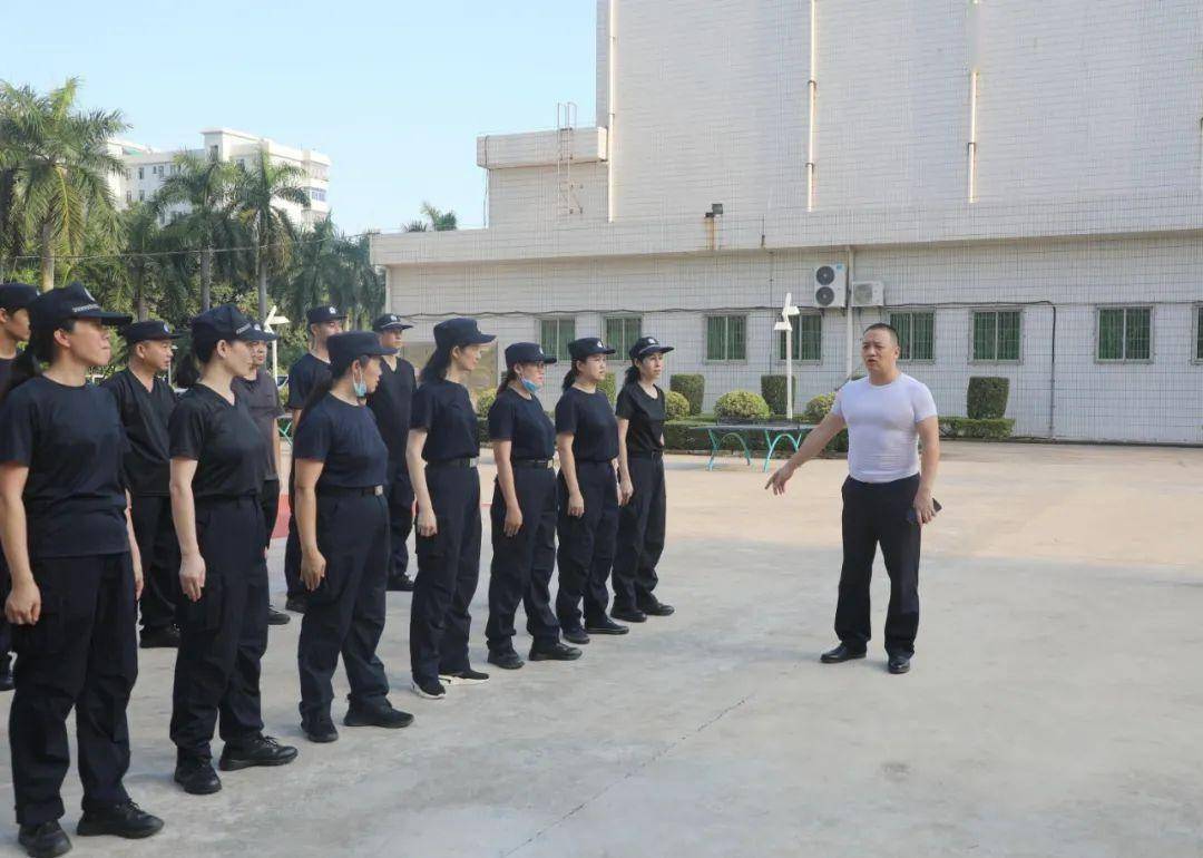 8月17日,茂南公安分局机关民警在茂名石化职工文化中心正式展开集训