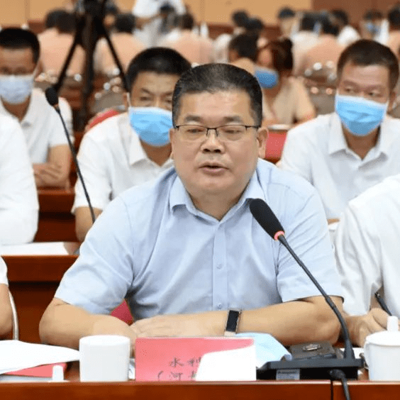 64市人大常委会组成人员,人大代表提出询问64市政府领导莫开奇作