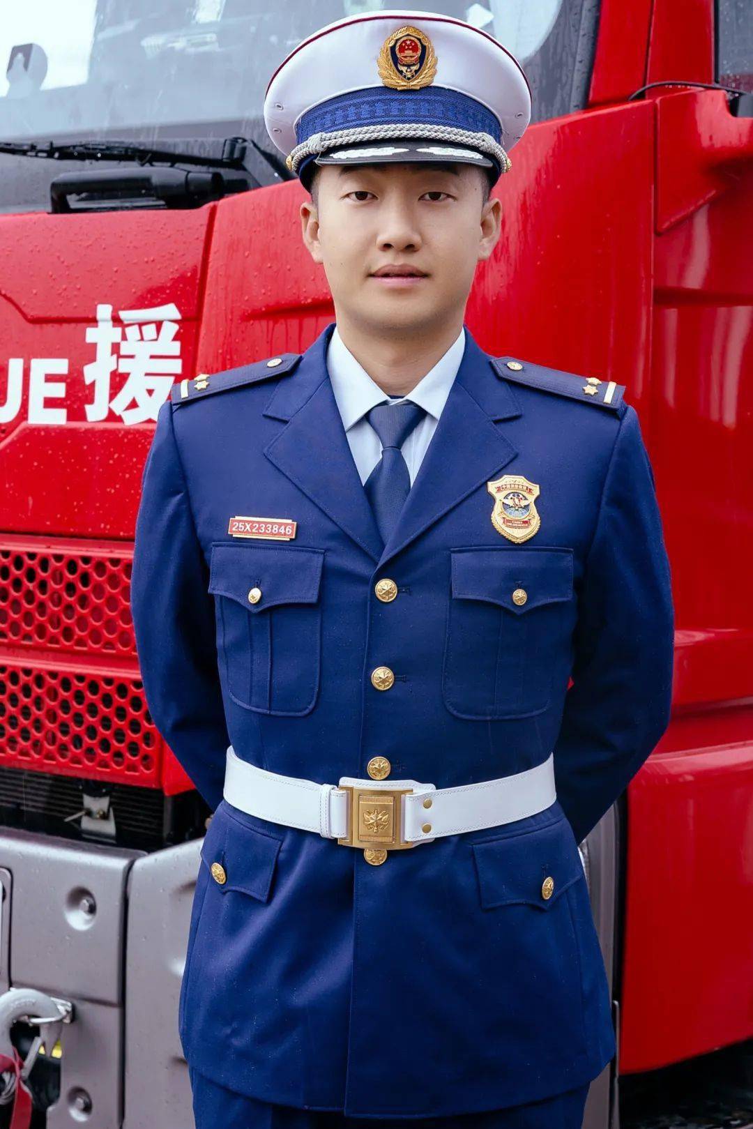 的制服弥渡县消防救援大队全家福不会还有人以为消防员只穿一身蓝吧
