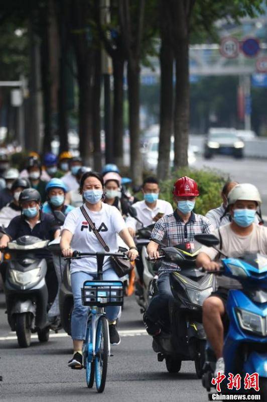 南京街头秩序井然 全域已无中高风险地区_市民