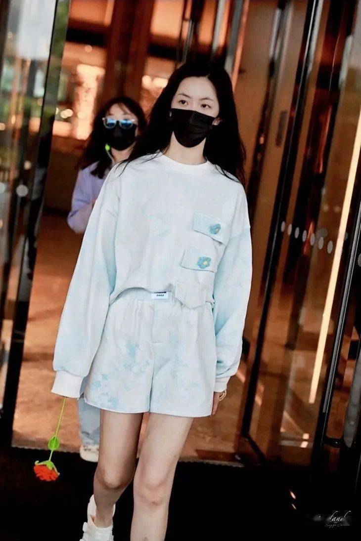 套装|衣品挖绝机 | 女明星：三五百的某宝套装真好穿