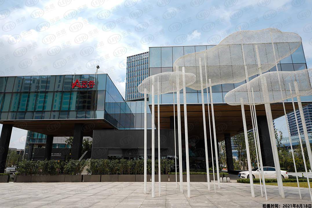 万科云谷绿地u 未来中心69693,交通:临近轨道交通4号线长兴路站