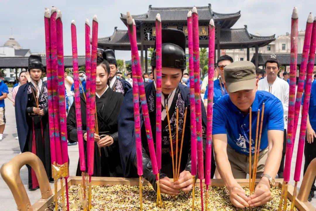 电影《奇案迷踪》在 象山影视城盛大开机