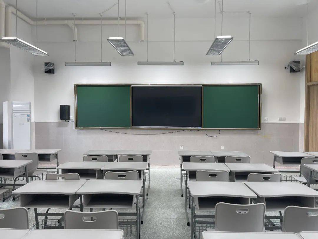双空调,双新风系统,护眼灯……普通教室,物理,化学,历史,地理,生物