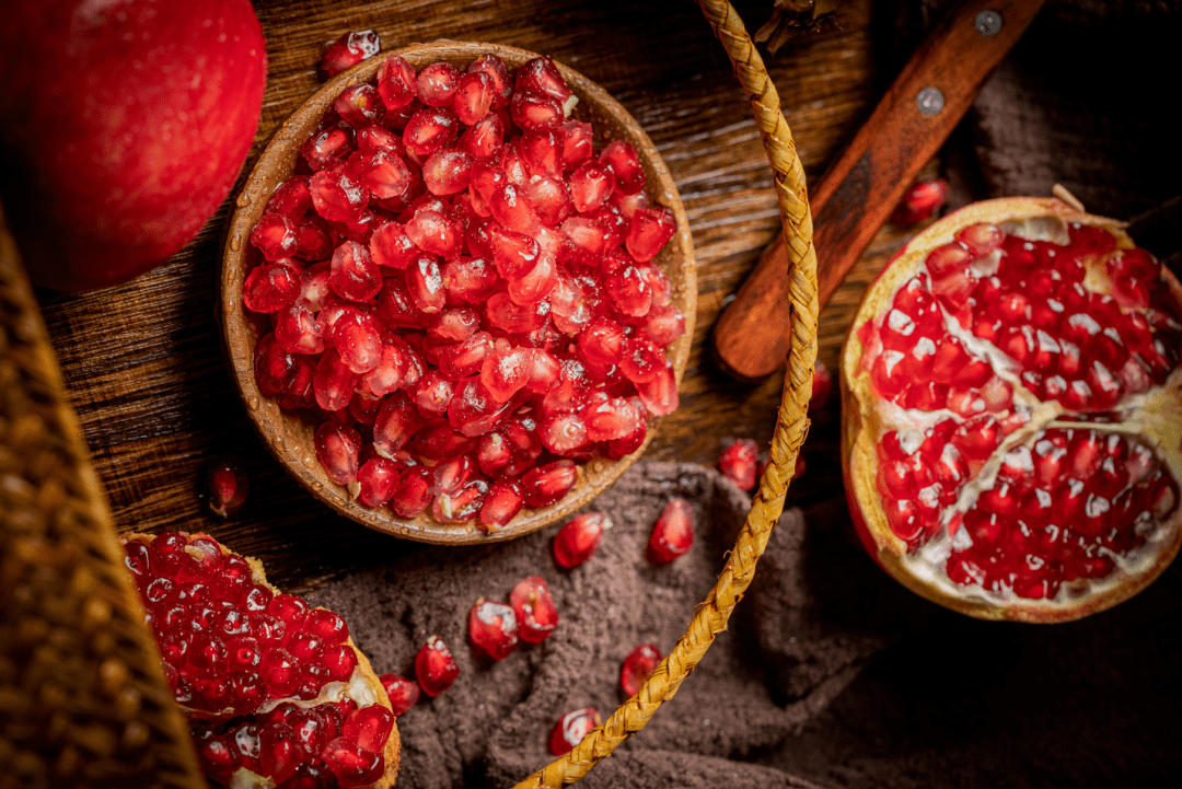 突尼斯软籽石榴颜色如鲜艳美丽的宝石红,  也被称作鸡血红.