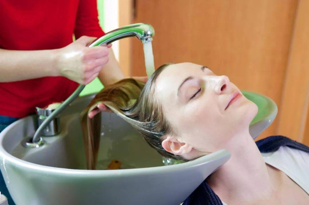 【生活提醒】头发越洗越少?越洗越油?这几个误区别再犯了!