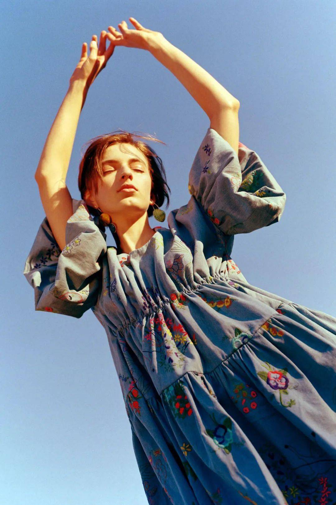 设计|一条娃娃裙，让女明星撞衫率显著提升！