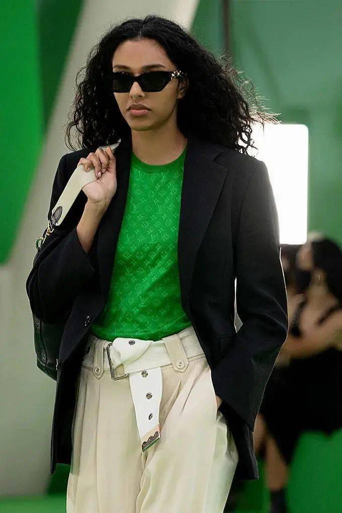 科技|2021年度最火的科技绿色，谁穿谁高级