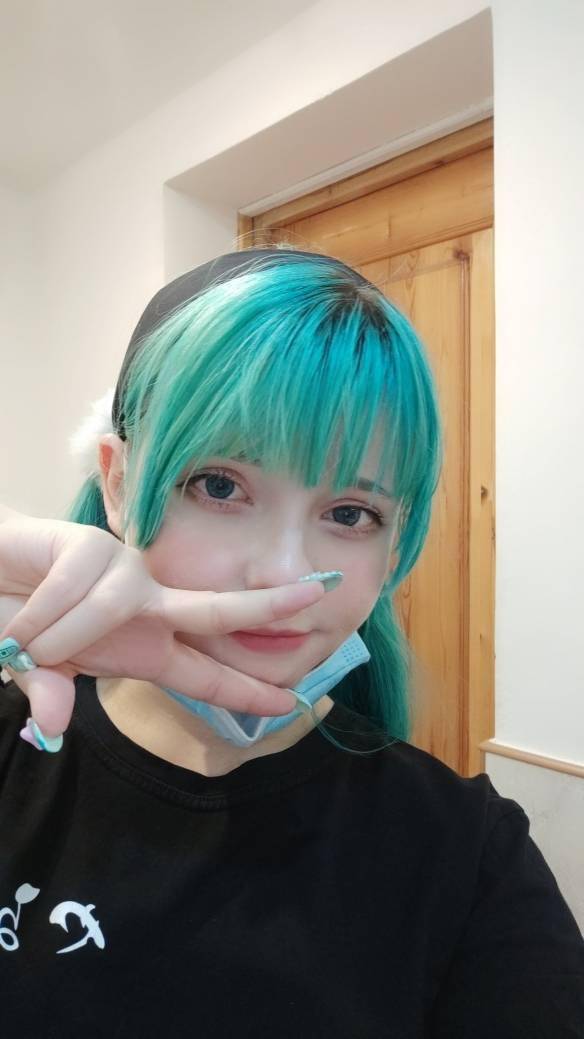 日本餐厅出现初音真人!俄罗斯正妹「saya scarlet」