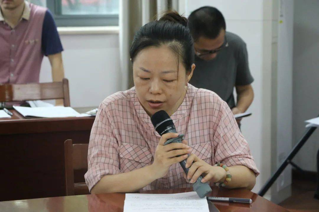 管理育人精准施策强信心携手并肩奋勇行稽山中学顺利召开全体高三教师