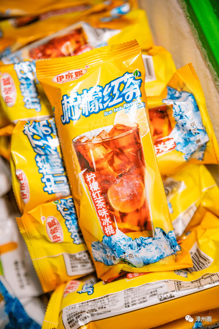 冰棒带着些许冰红茶的味道,刚入口时比较清新,但是越吃越甜,糖浆味也