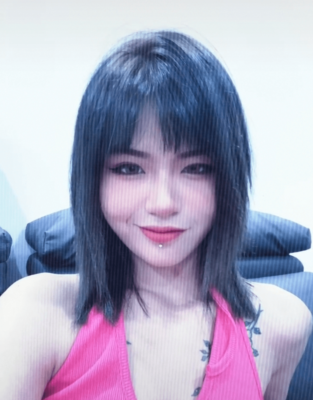 梦竹和瓜总走的是"土潮风",虽然被调侃是精神小妹和精神小哥,但却吸引