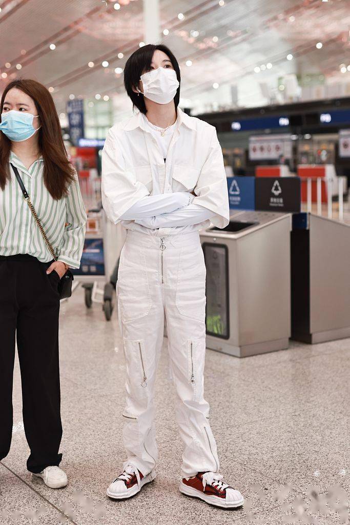 男装|今年的爆款鞋非TA莫属 承包大半个娱乐圈的溶解鞋