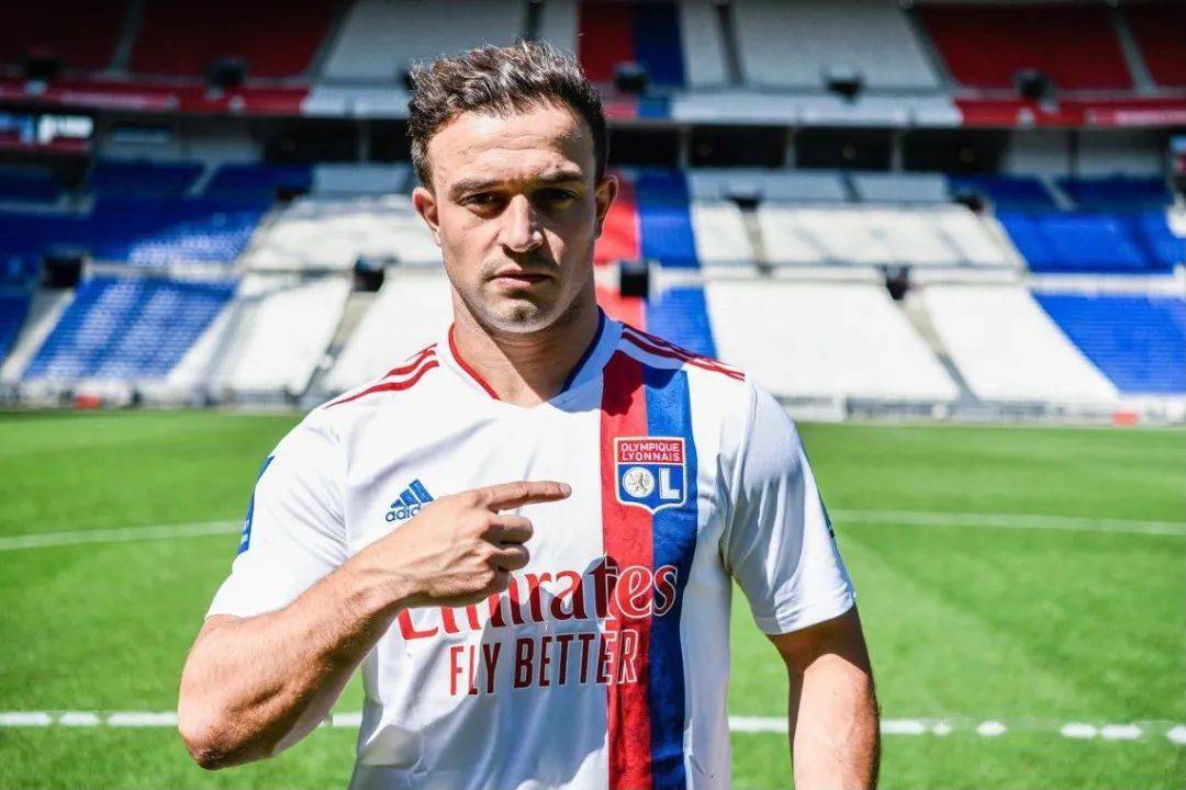 英超丨利物浦前锋沙奇里正式转会加盟里昂签约至2024年