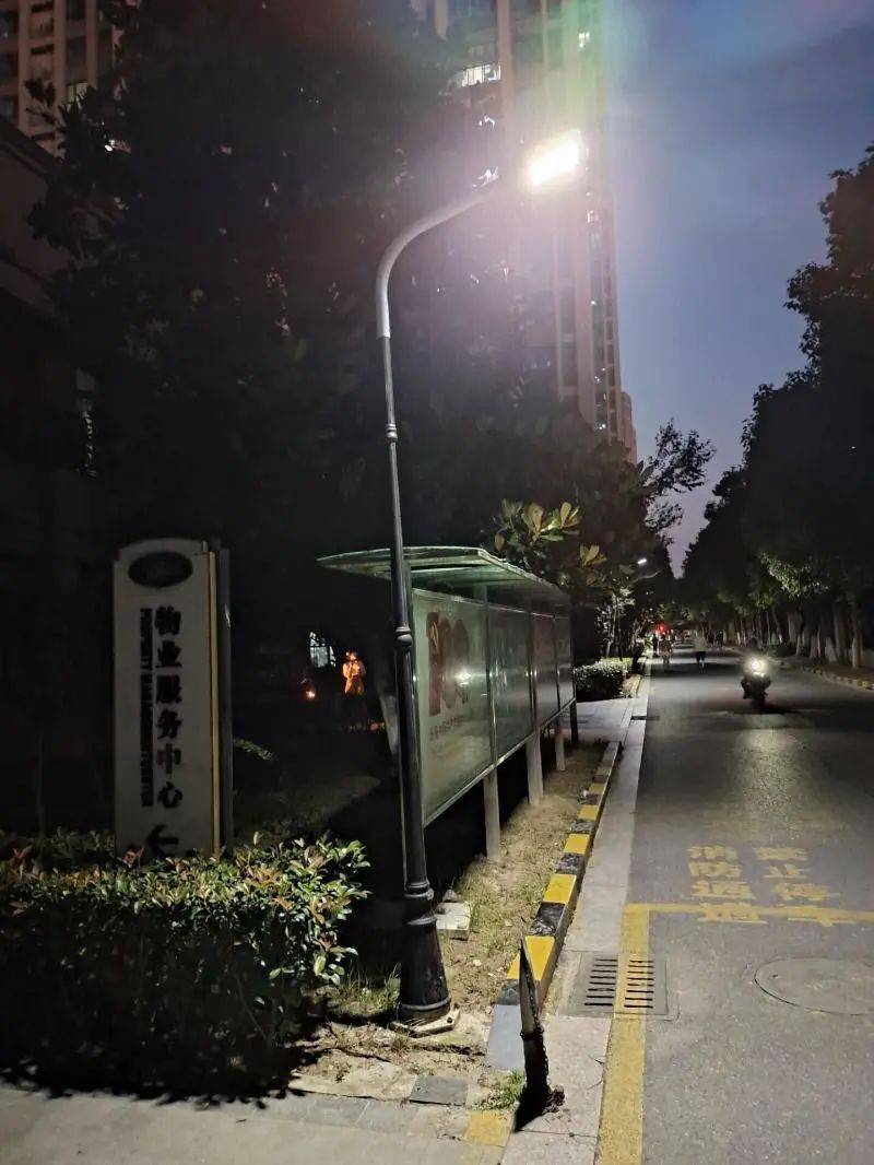 在回家的路上为你照亮一盏温馨的灯