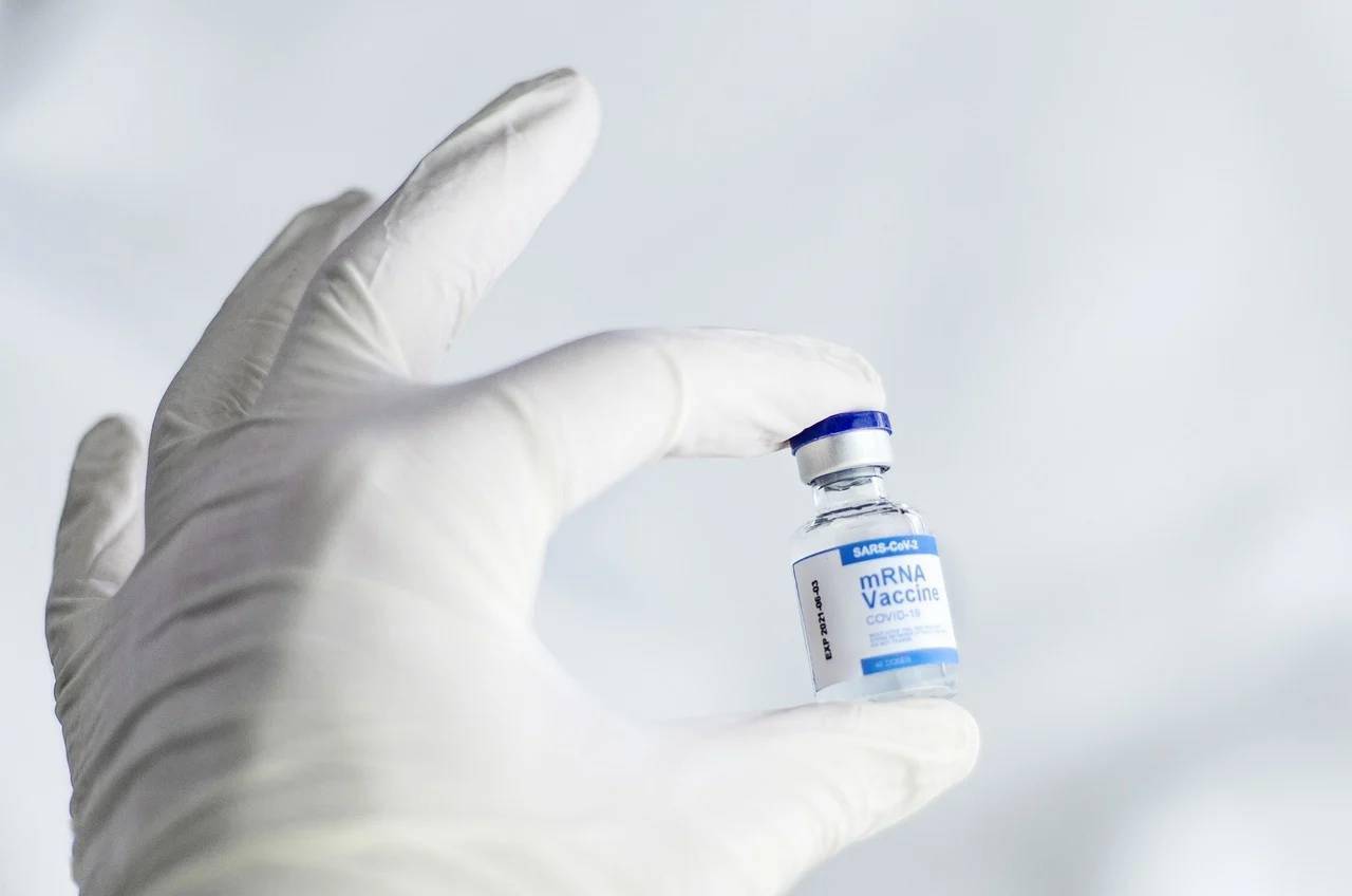 数据|辉瑞疫苗获FDA完全批准，有效性微降4%，复星医药新冠疫苗半年入账5亿