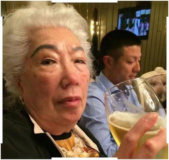 祝愿老太太身体健康,长命百岁.●tvb老戏骨廖启智胃癌病逝!