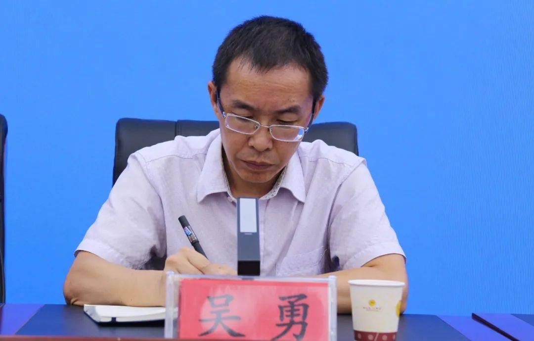 吴勇出席会议本次会议通过全市远程医疗视频系统开到乡镇.