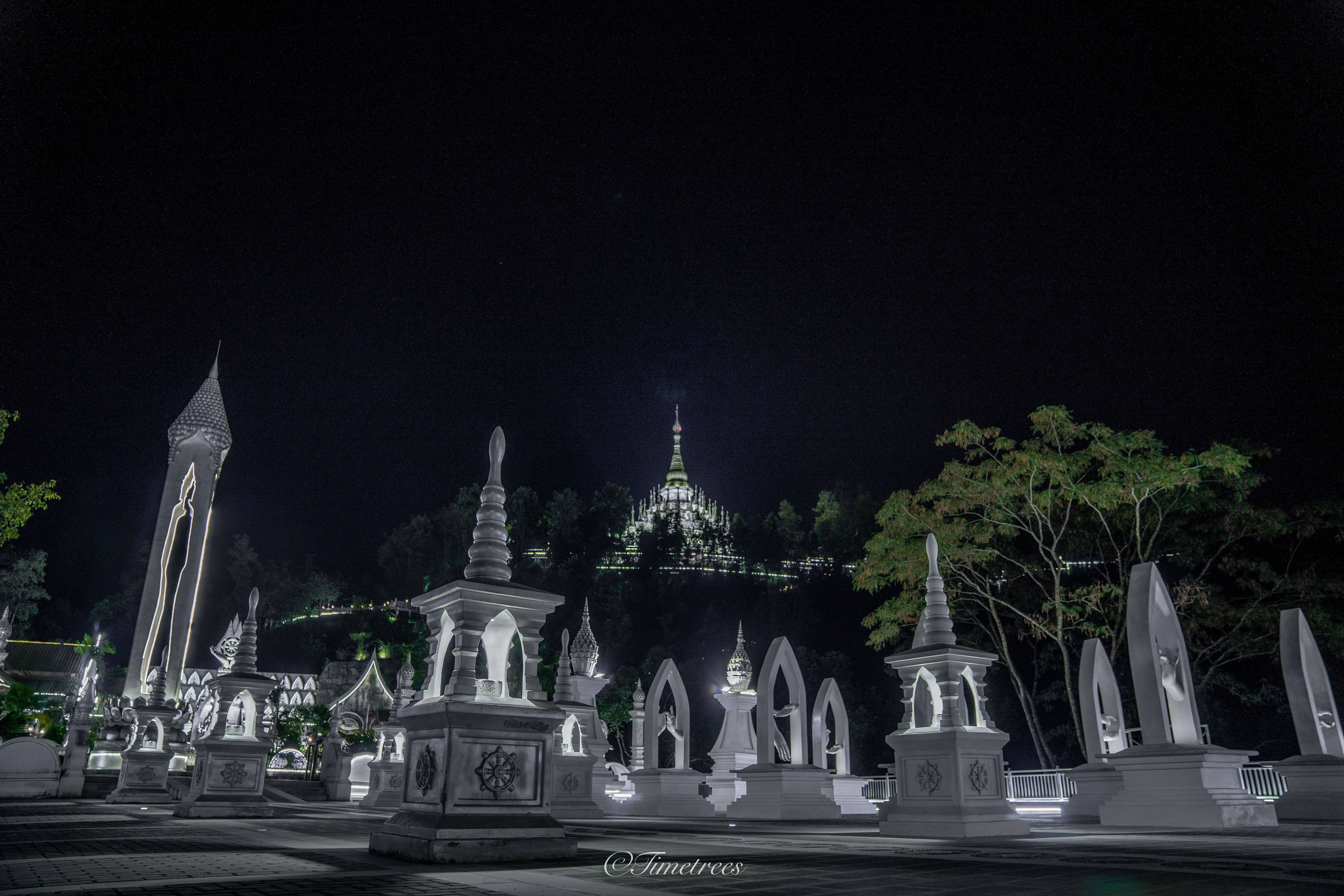 芒市银塔夜景图片