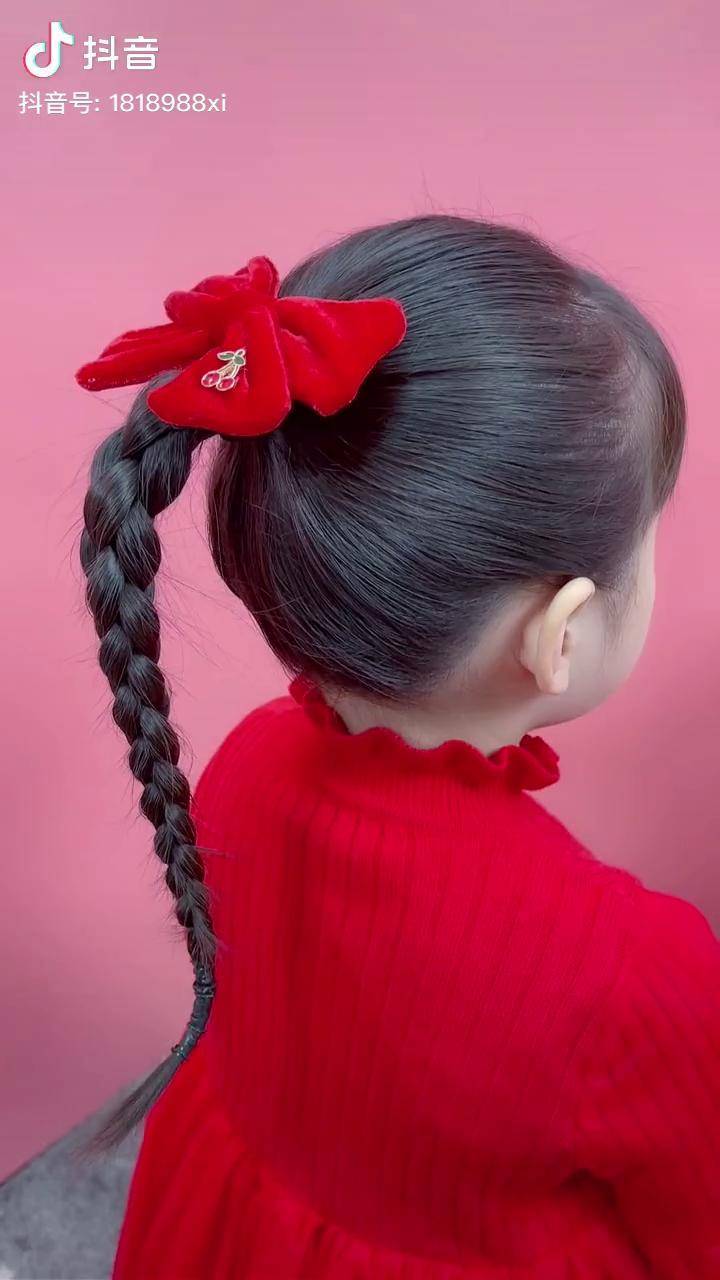 小女孩拜年发型教程图片