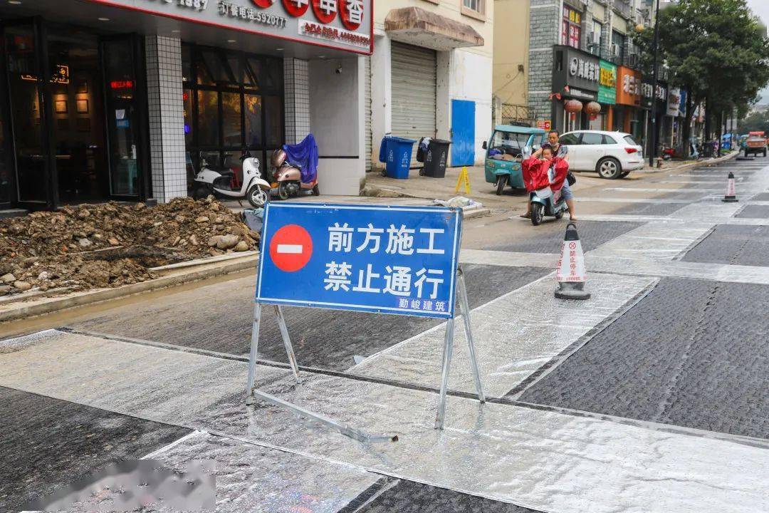 网友"灵魂拷问":泾县城还有一条完整的路吗?_施工