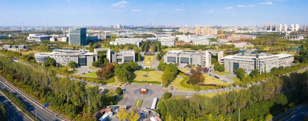 行政办公楼嘉定校区是同济大学的一个重要校区,位于曹安公路4800号.