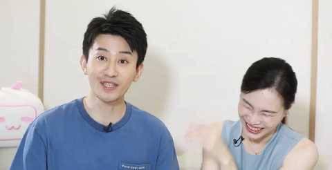 小腹|吴敏霞怀二胎后现身机场，衣着宽松小腹微隆，丈夫推行李好宠爱