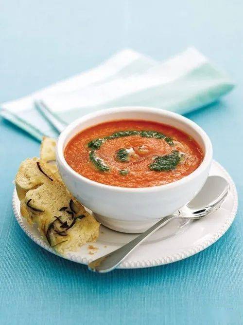 Delicious and Creamy Tomato Soup with Carrots: A Recipe for a Warm, Comforting Meal