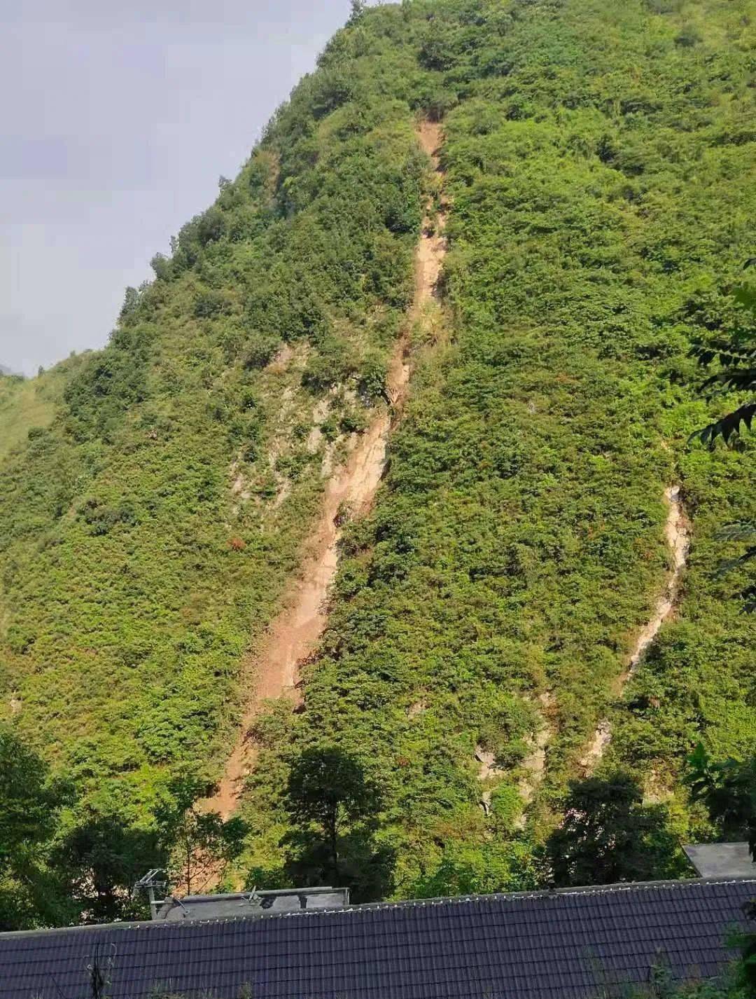 鎮雄這裡發生山體滑坡!村民直言不知道該怎麼辦