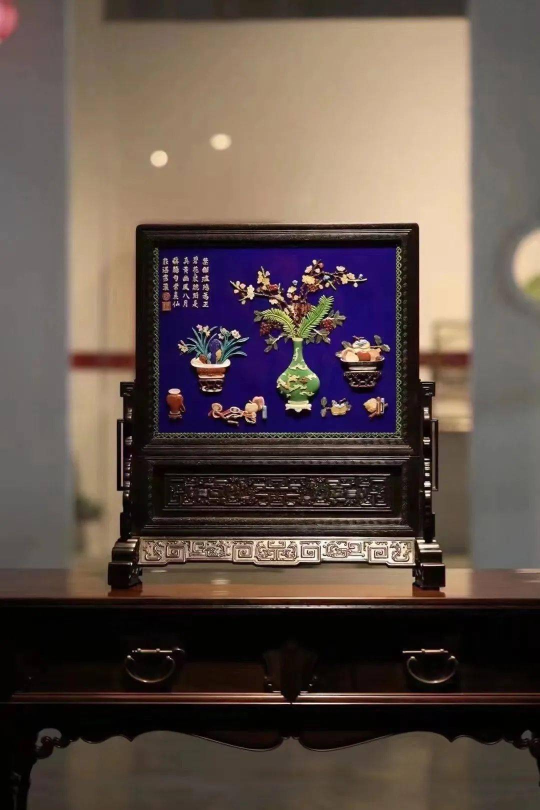 百宝嵌书桌上领略山川湖海