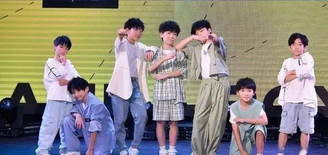 山水组合多少岁 ddbb69f1bf4747e8b9a3535717c05971.jpeg