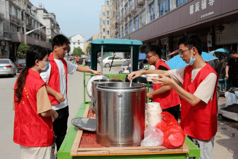 李金营暑期实习是辛苦的,也是丰富多彩的,更是深深地理解了人民警察