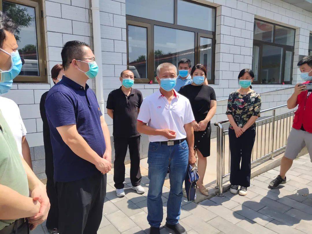 除此之外,苗广义还来到南口镇南厂东社区正在建设中的养老驿站和七间