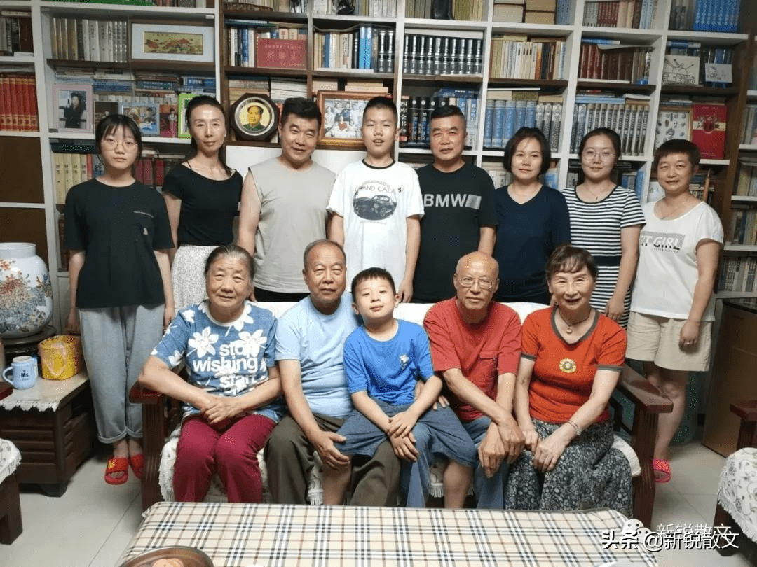 与刘潞生全家合影留念从7月24日到7月30日,我们在长治度过了美好快乐