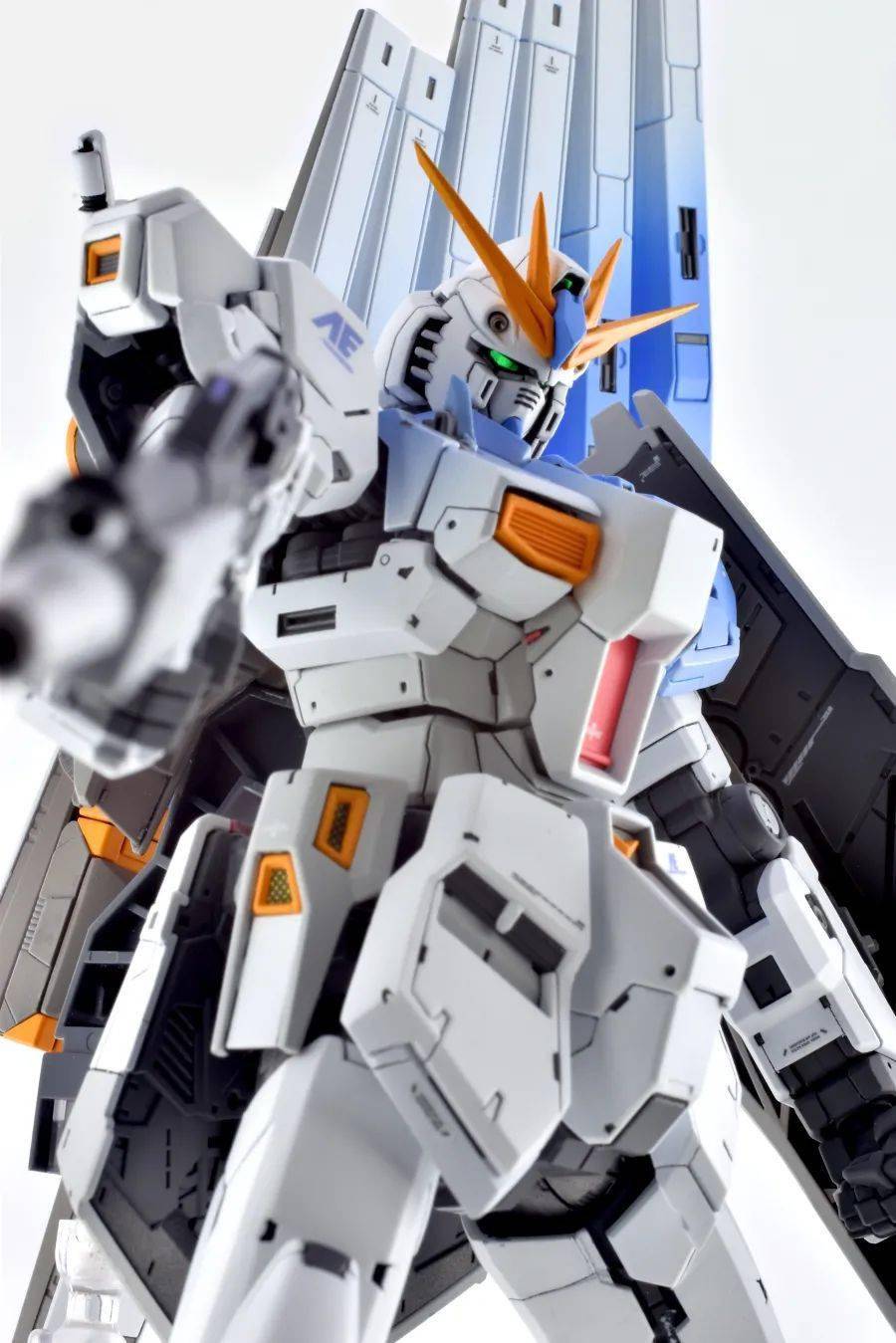 漂亮渐变风格的rg九龙牛高达