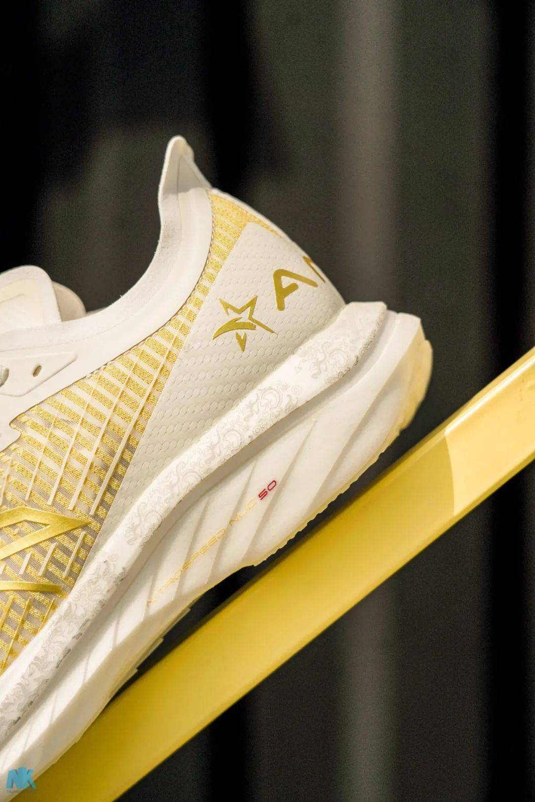 走走开箱荣耀100安踏c202gt冠军专属配色