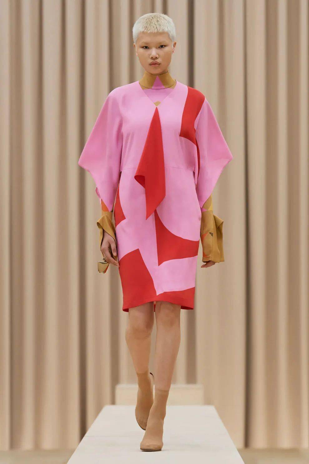 服装|红色和粉色是 2021/22 秋冬最流行的组合