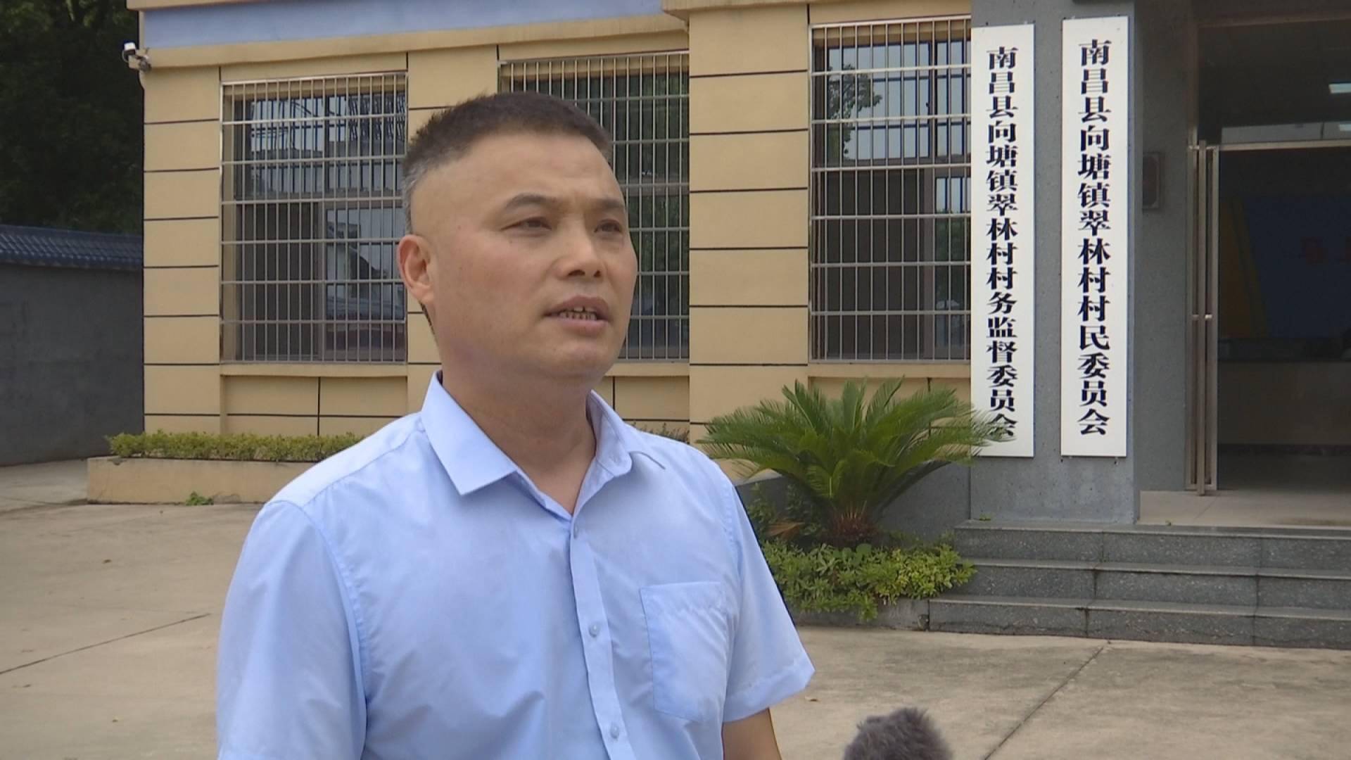 南昌县向塘镇翠林村党支部书记,村委会主任 杨贤文我们对社保退休人员