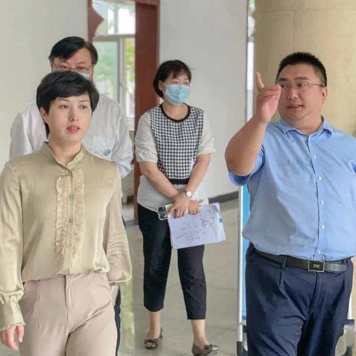 县政府副县长张素兰到泾县新时代精英学校考察调研