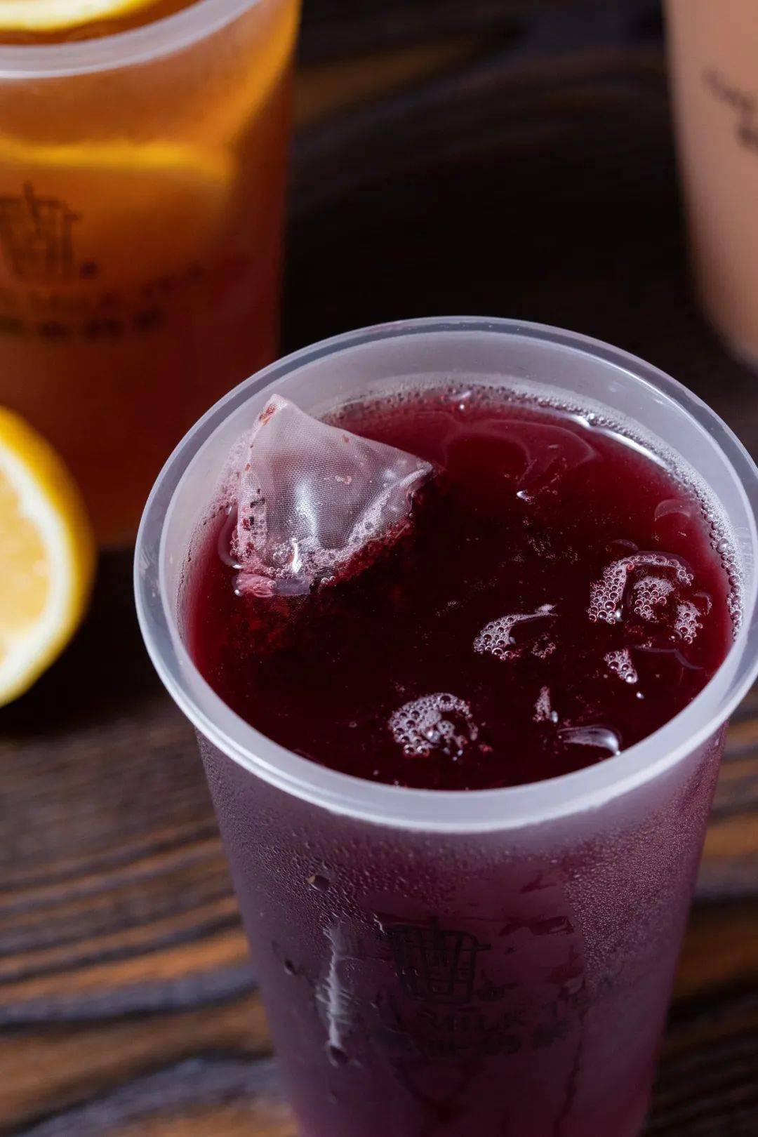 黑加仑冰茶炎炎夏日,饮番一杯港式冻柠茶,清爽又解暑!