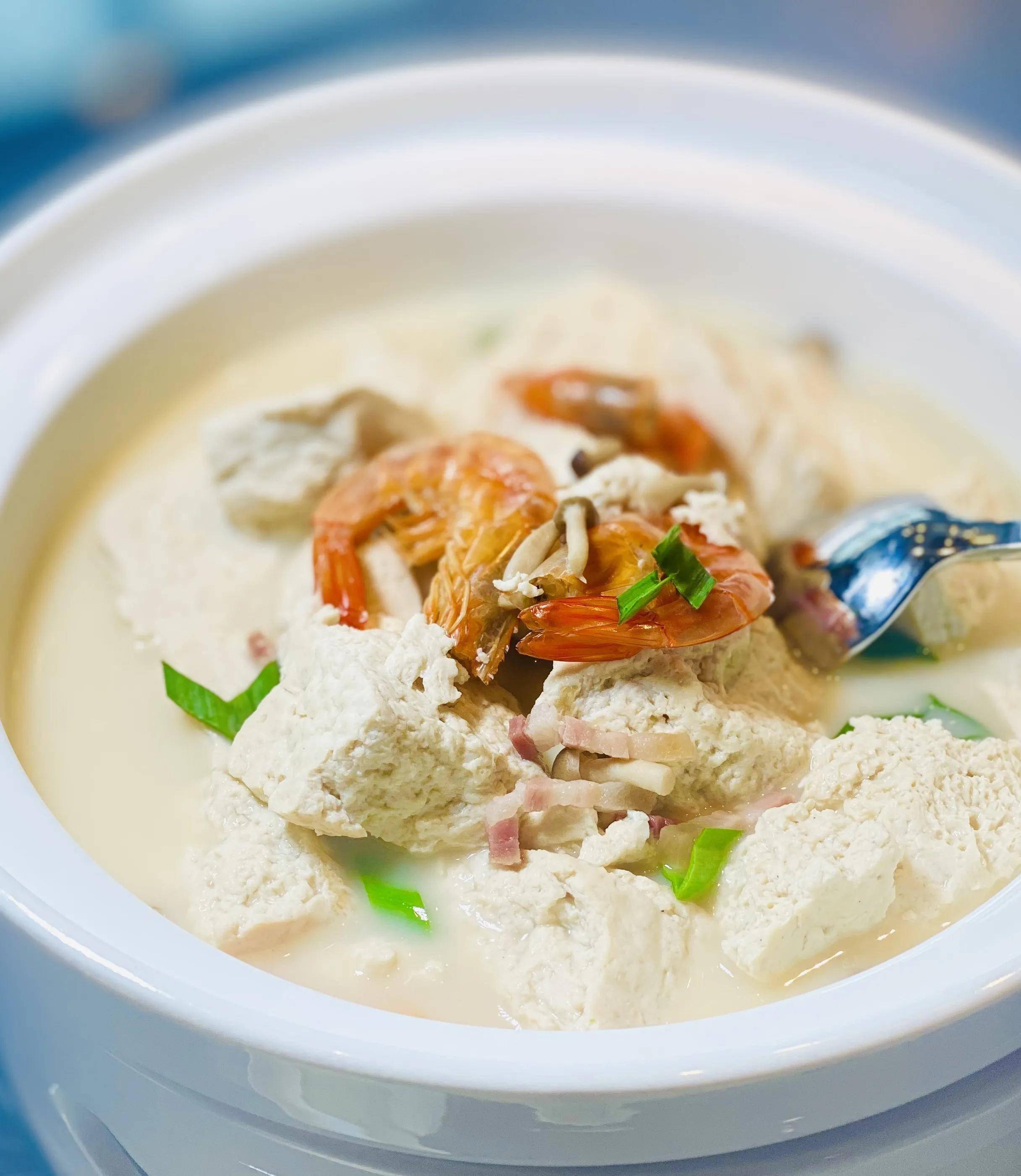 白水洋豆腐万丽轩脆皮鸡牛肝菌三葱爆龙虾蜜椒牛柳粒蒸时令白蟹家烧