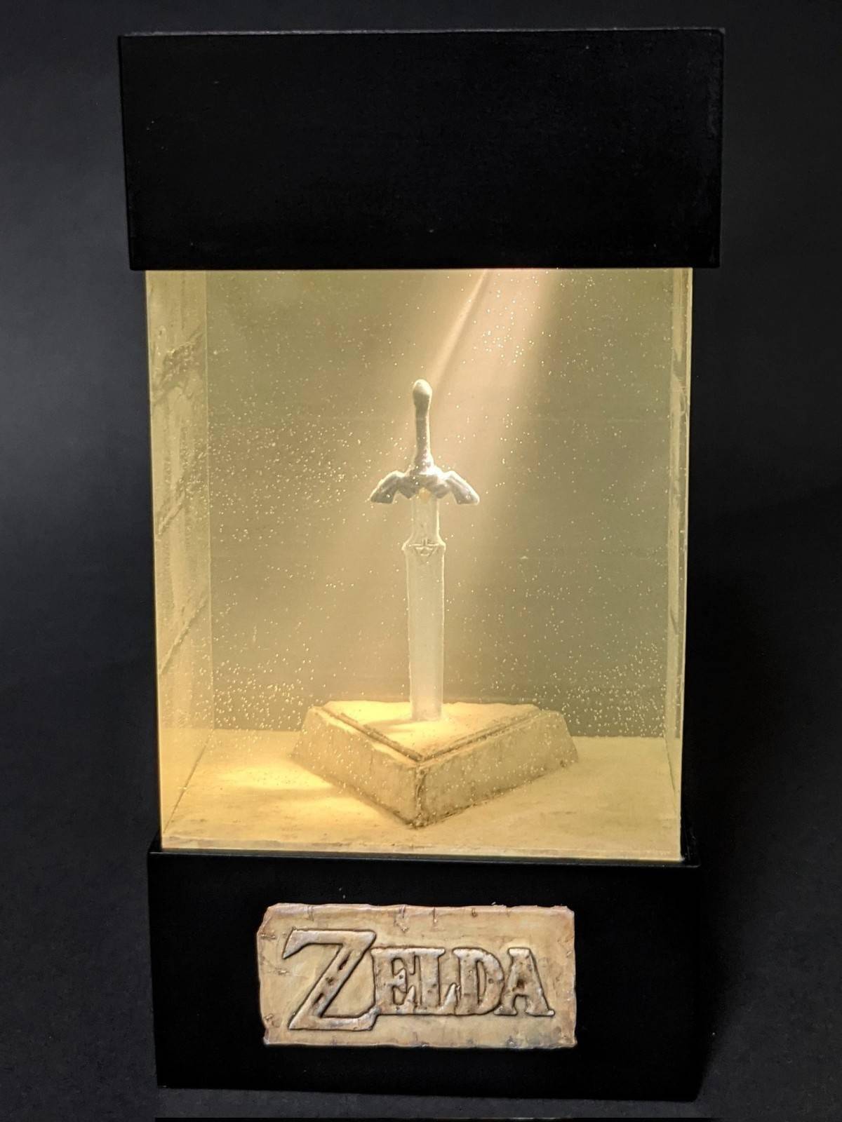 玩家打造旷野之息大师之剑树脂模型光影效果还原原作