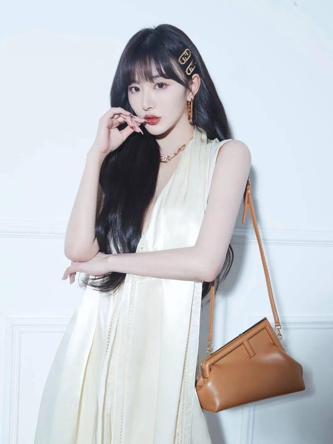 棕色|秋天背什么包?跟着这些明星抄作业就成!