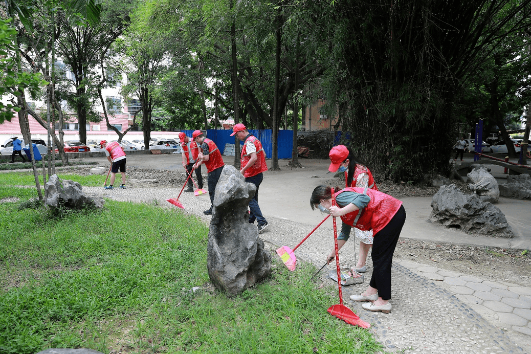 自治区人力资源社会保障厅开展感党恩跟党走党员进社区志愿服务活动
