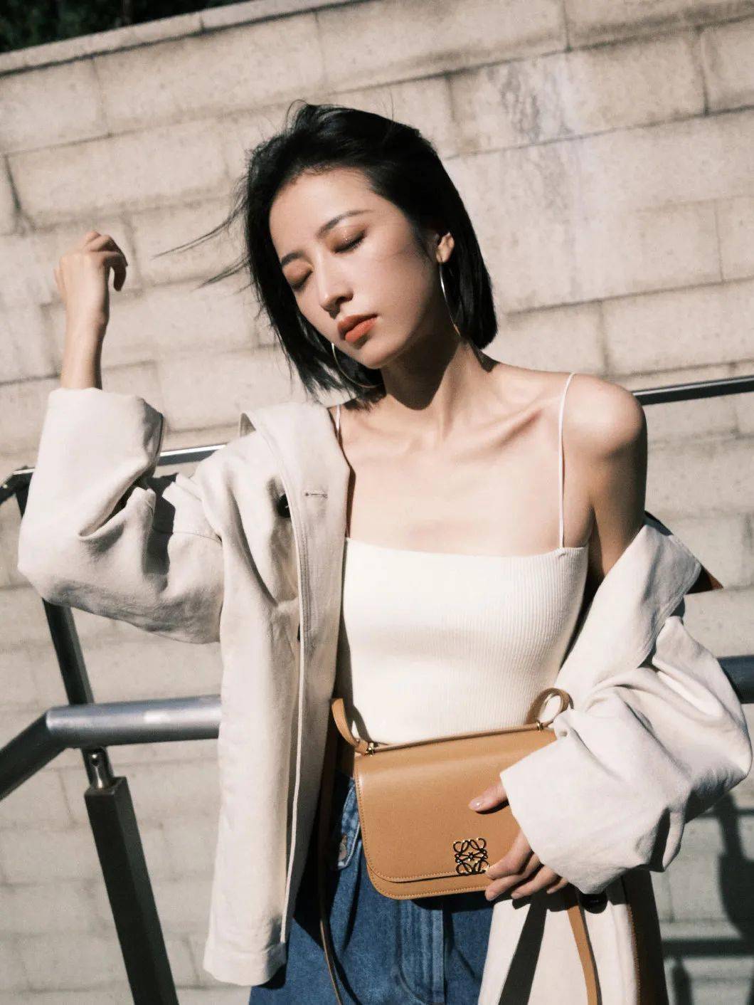 棕色|秋天背什么包?跟着这些明星抄作业就成!